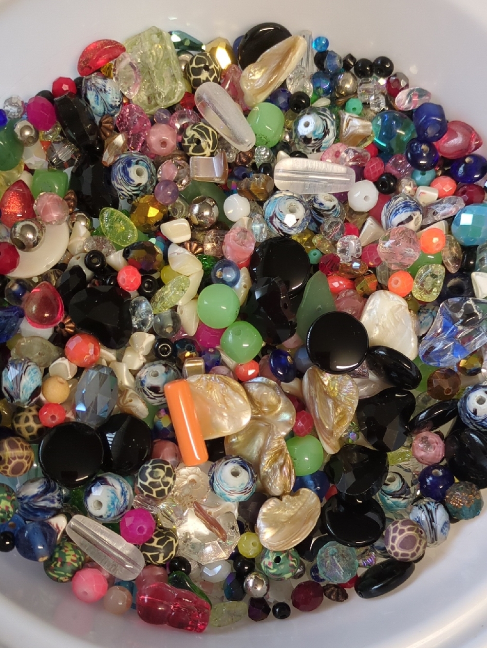 🎂Q10 Mix of Fabulous Beads in Multi-Color - Glass, Shell, Acrylic 370g